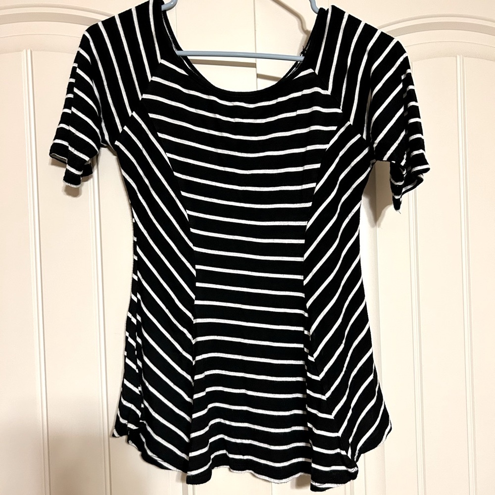 Black shirt with white stripes. Tag does not say the size, think it’s a small